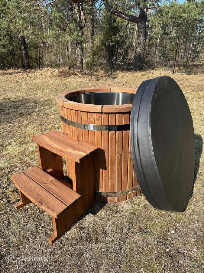 Šalto vandens vonelė. Ledo vonia. Stock 125