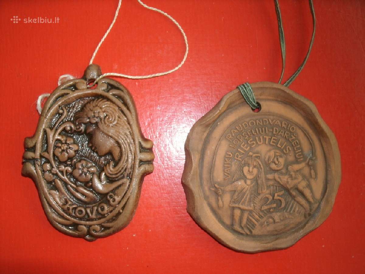4 moliniai medaliai