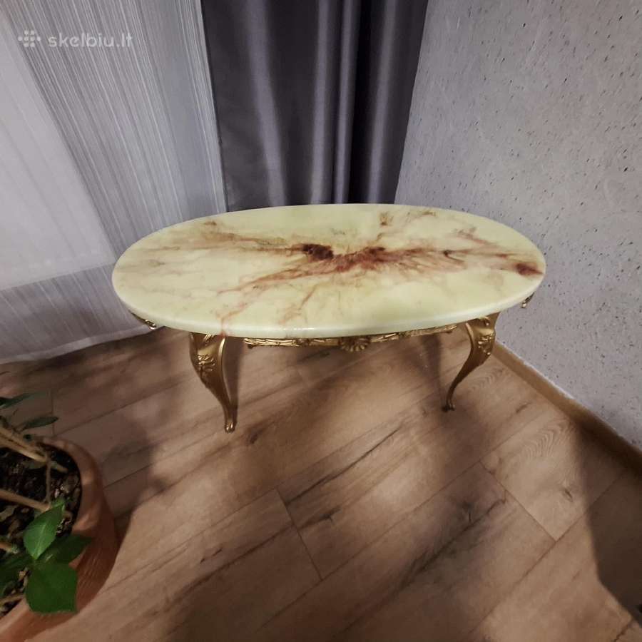 Parduodu klasikinį staliuką ir televizorį
