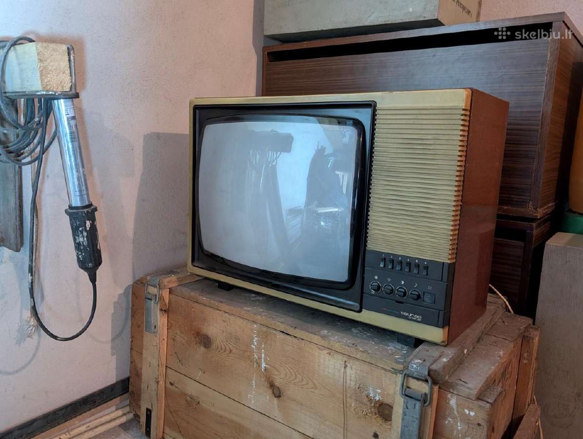 Antikvarinis kineskopinis Tauras televizorius.