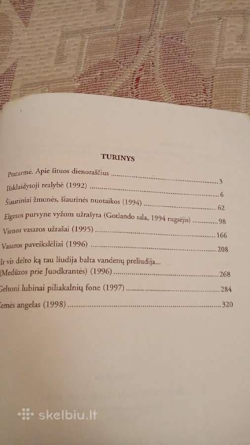 Žydintis lubinai piliakalnių fone - nuotraukos Nr. 3