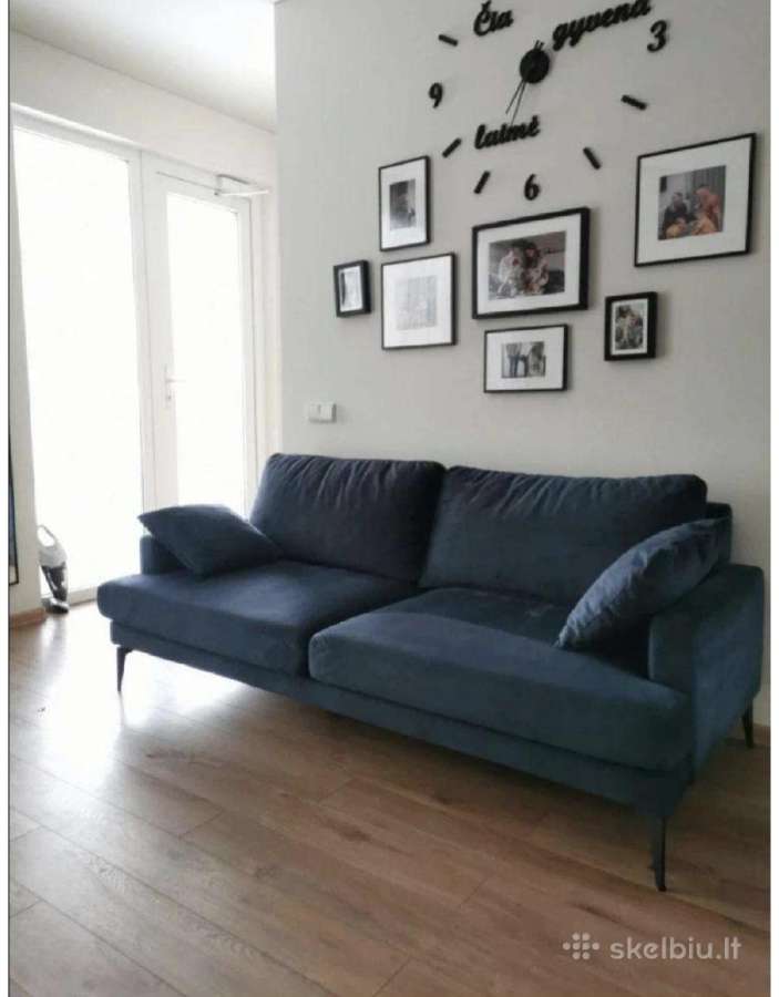 Mėlyna sofa