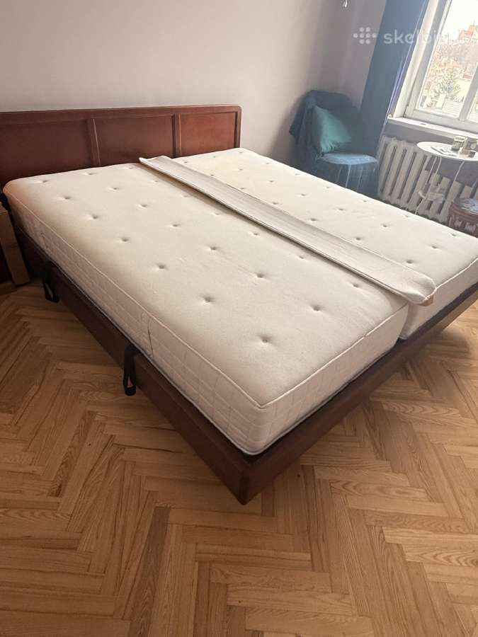 Medžio masyvo dvigulė lova su patalynės dėže