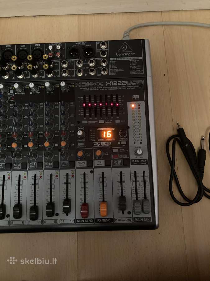 Behringer xenyx x1222usb