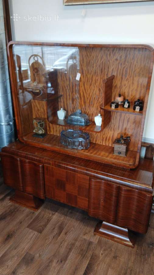 Art Deco baldai ir šviestuvai