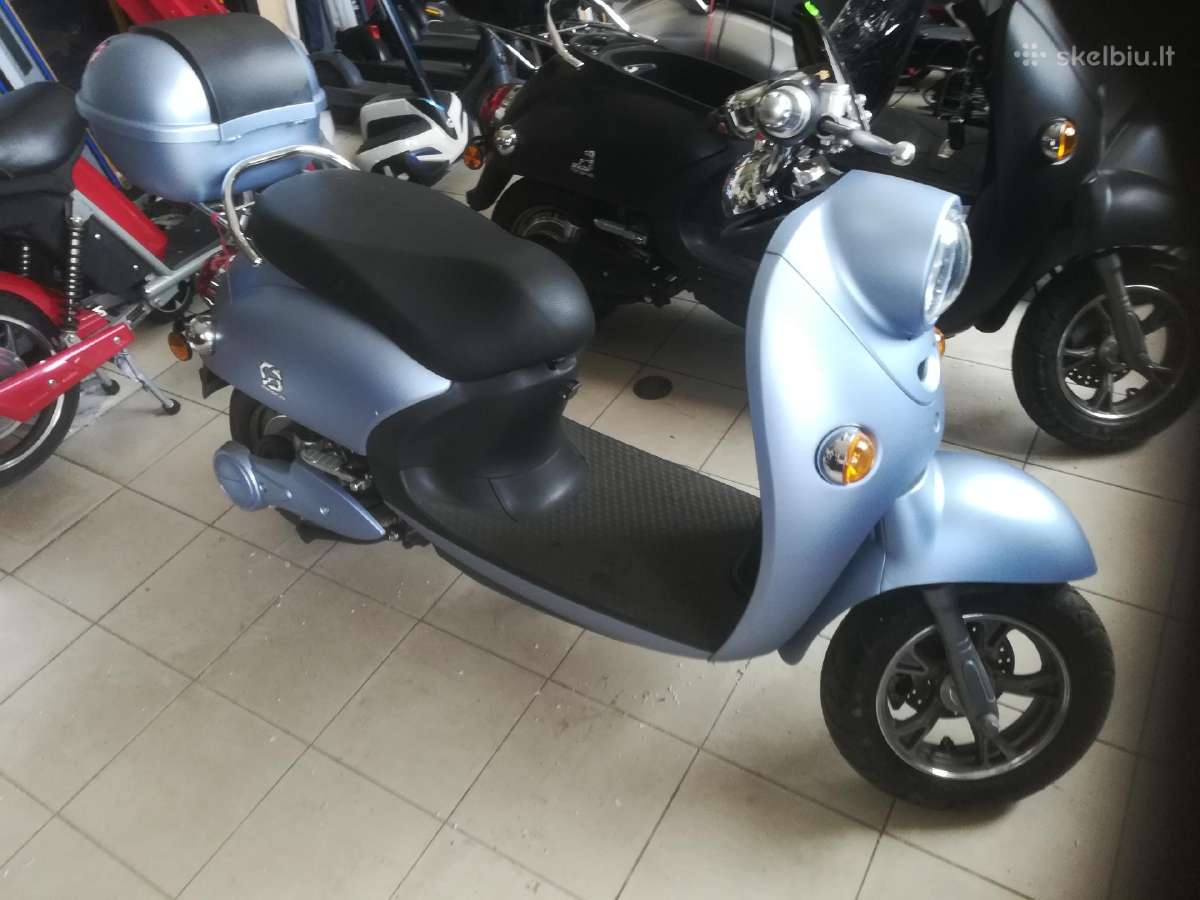 Naujas elektrinis motoroleris Minerva