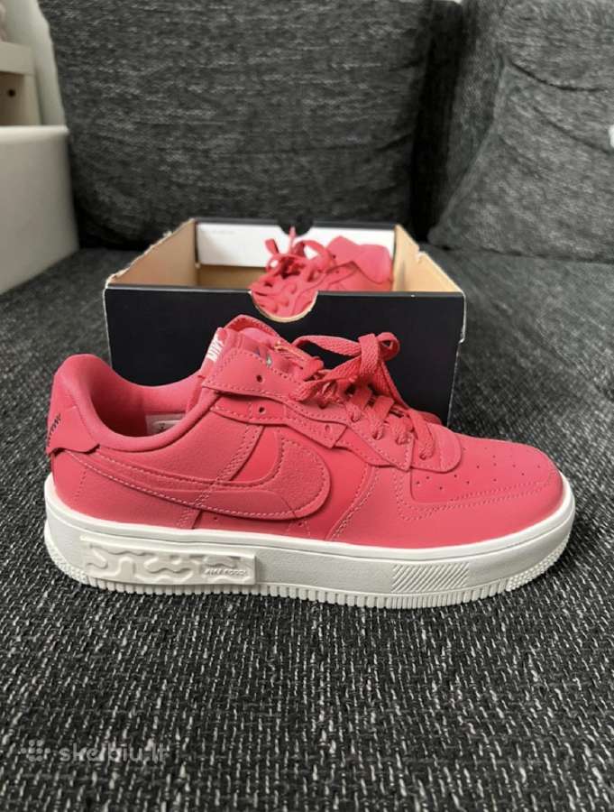 Nike batai