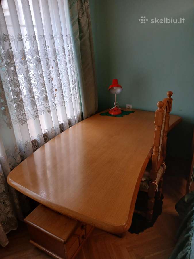 Balinto ąžuolo kabinetinis stalas su priestaliu