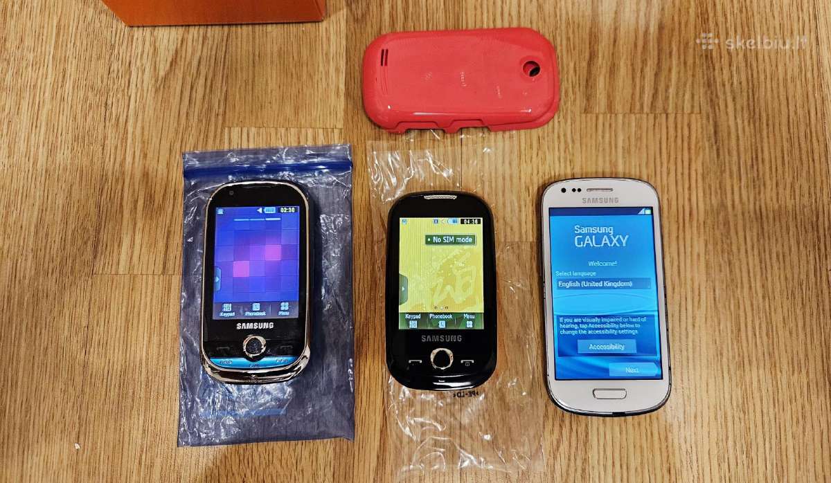 Trys Samsung telefonai