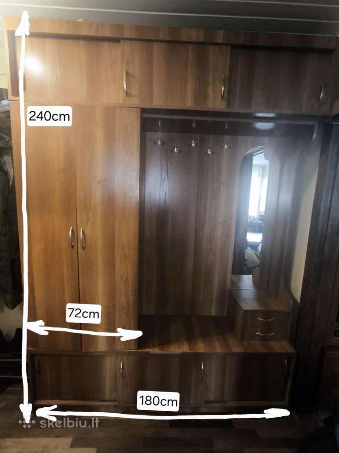 Prieškambario spinta su veidrodžiu