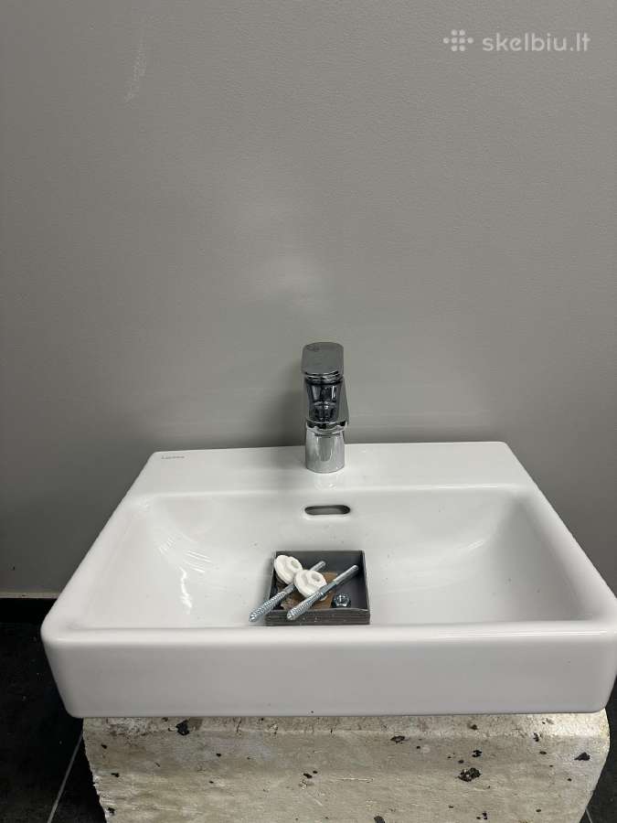 Praustuvas Laufen su Hansgrohe maišytuvu
