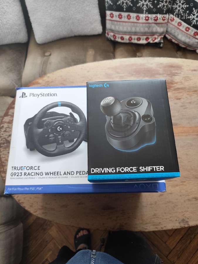 Logitech G923 žaidimų vairas su pedalais + shifter
