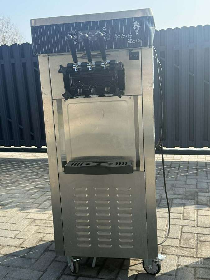Pilstomų minkštų ledų aparatas