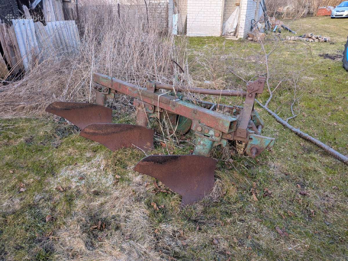 Trijų korpusų plūgas