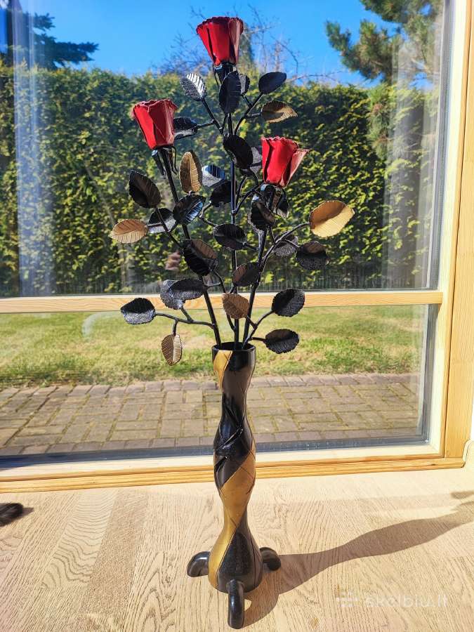 Rankų darbo metalinės rožės