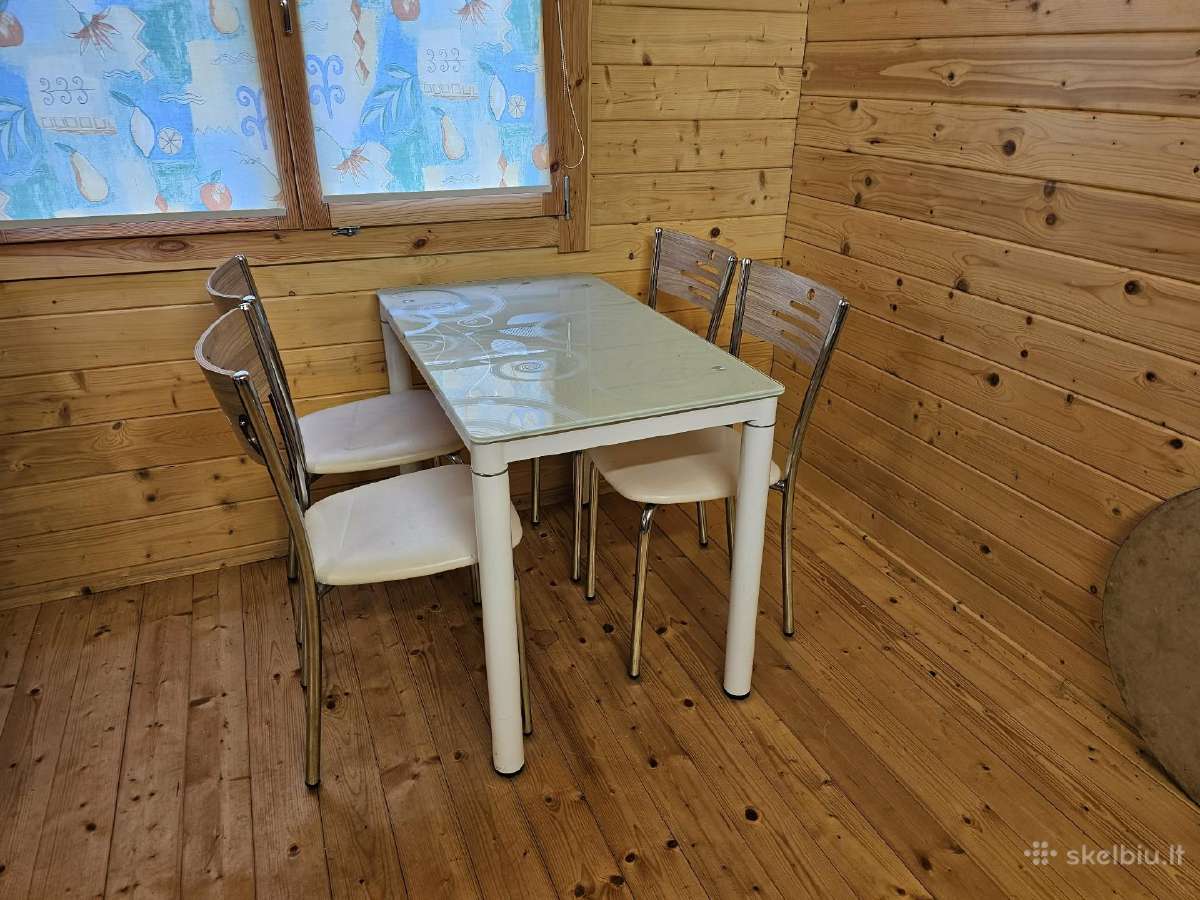 Virtuvinis stalas su 4 kėdėmis