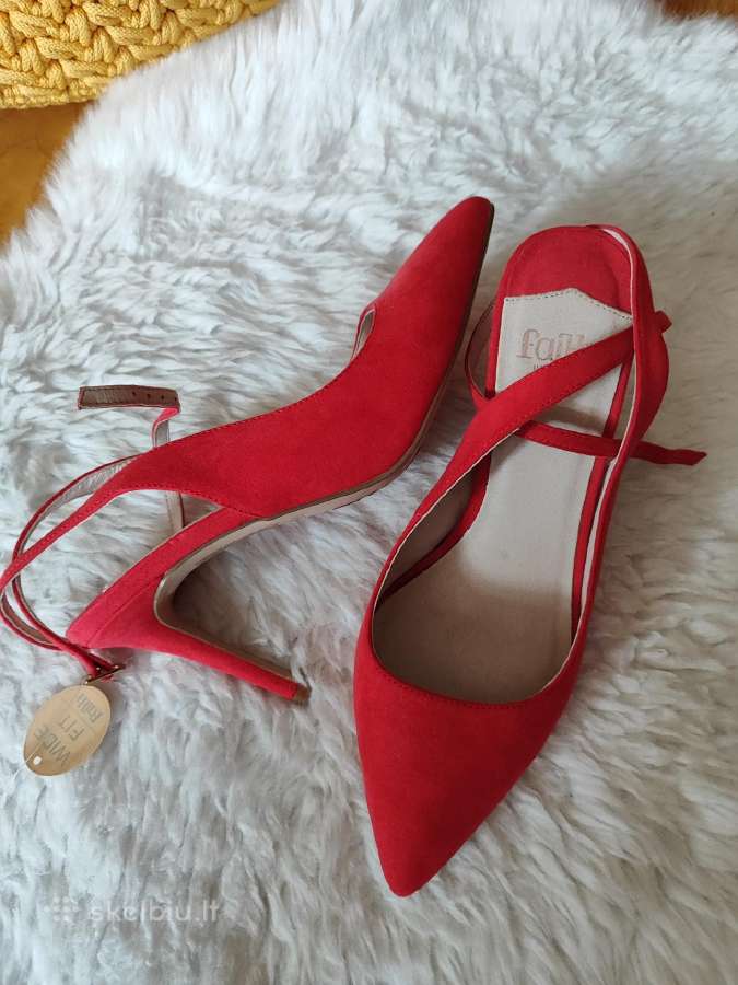 Elegantiški aukštakulniai bateliai