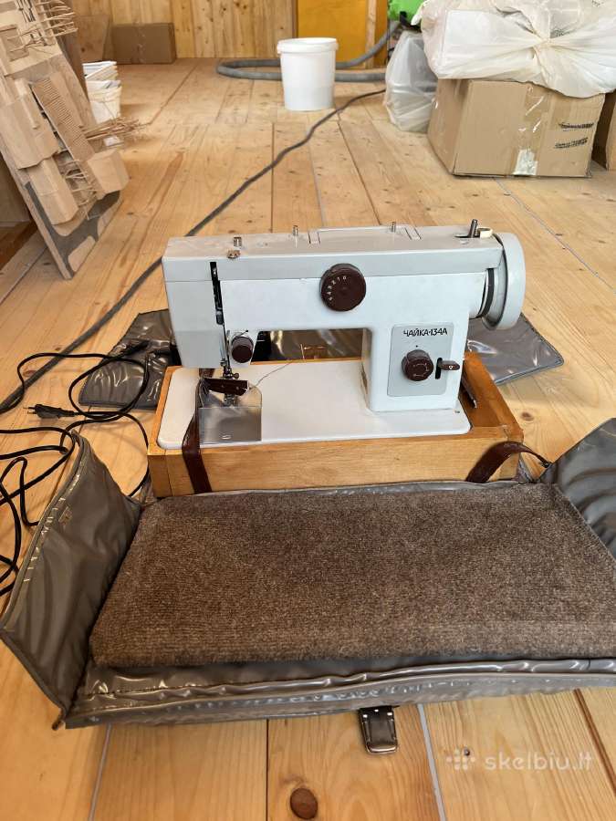 Siuvimo mašina su elektra varomu pedalu Chaika