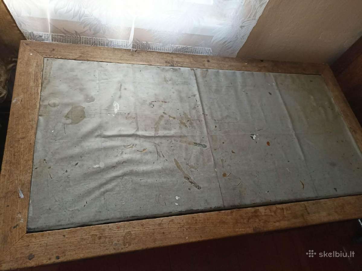 Antikvarinis stalas su kėde