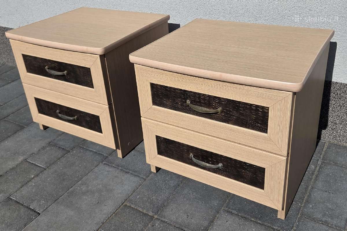 Dvi spintelės prie miegamojo lovos 48x41xh44 cm