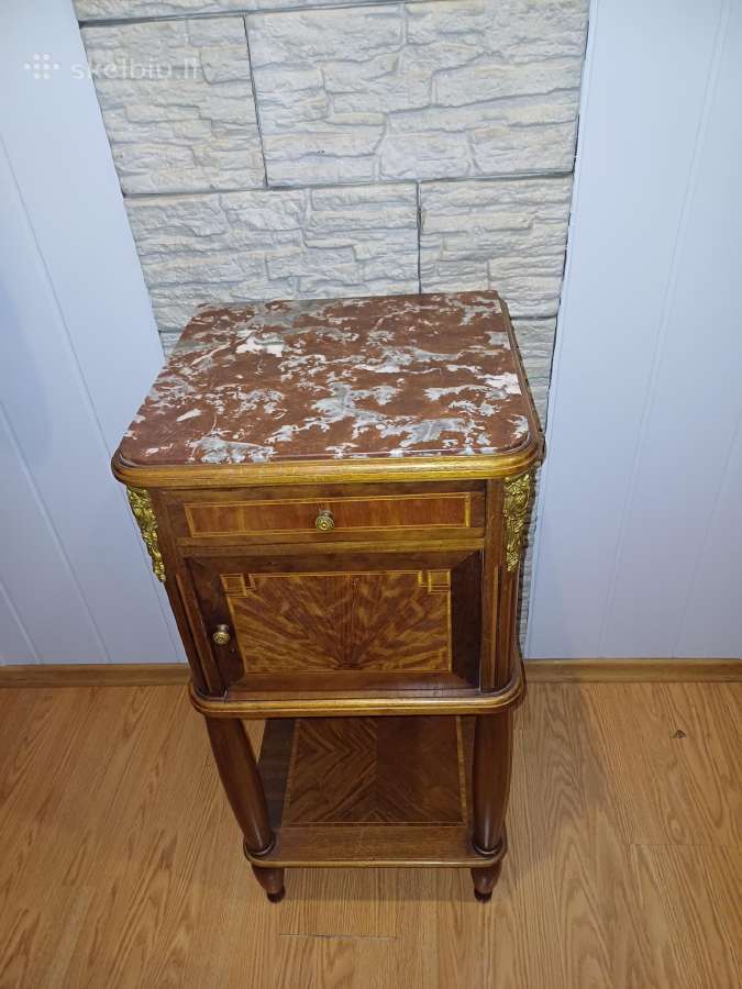 Antikvarinė 19 a spintelėir spinta 500€