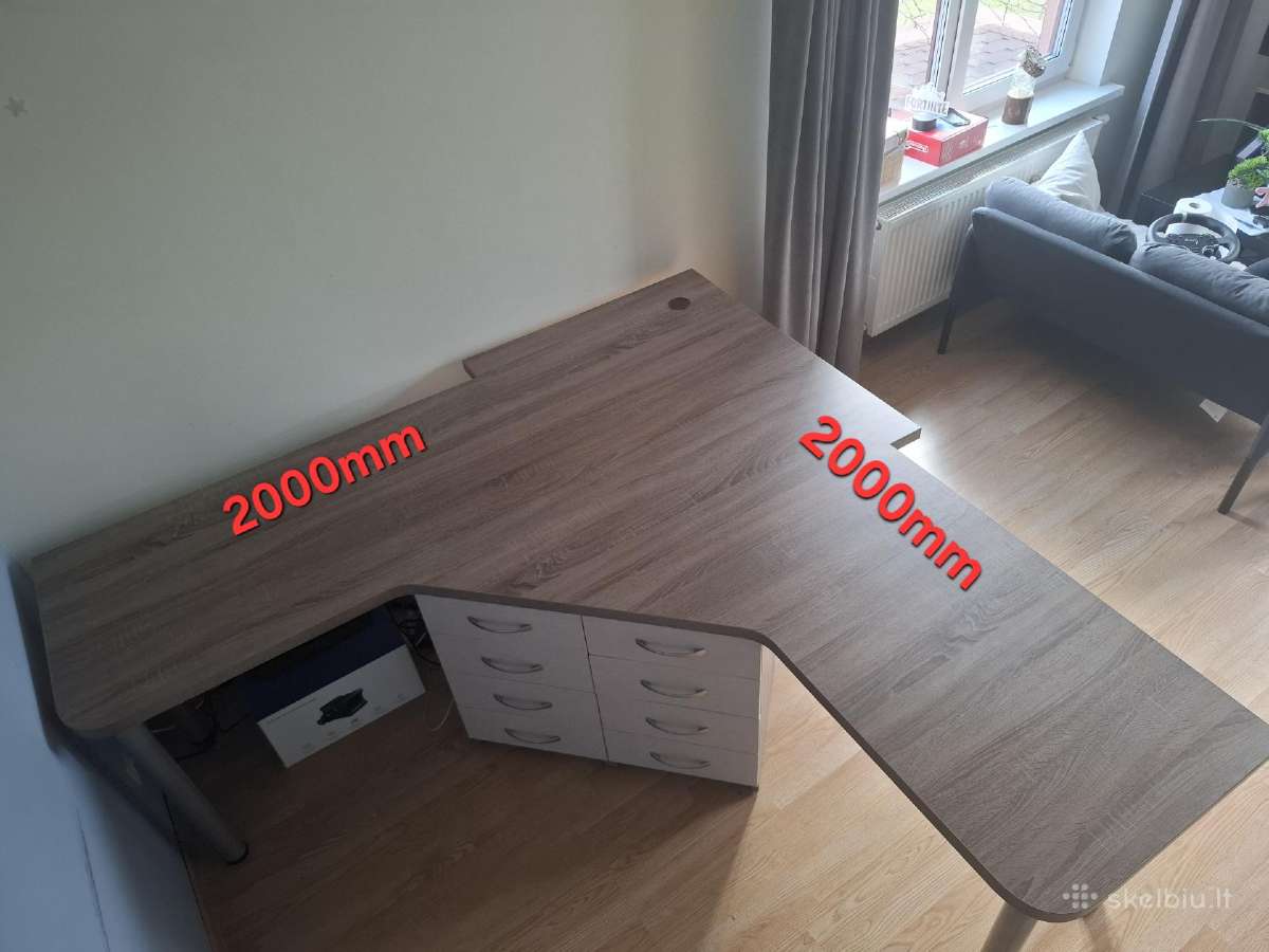 Rašomasis stalas su stalčiais