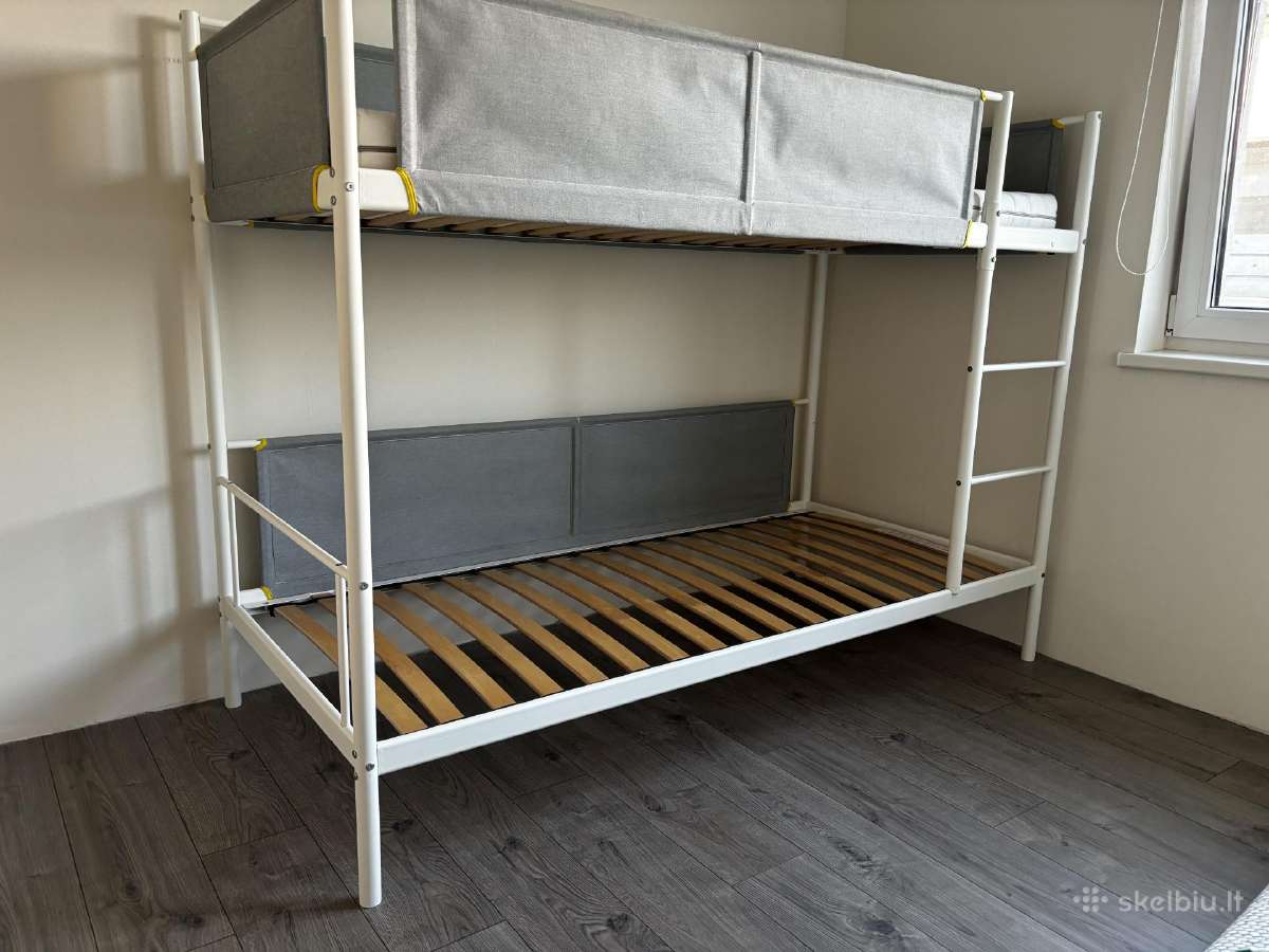 Ikea lova, kompiuterio staliukas