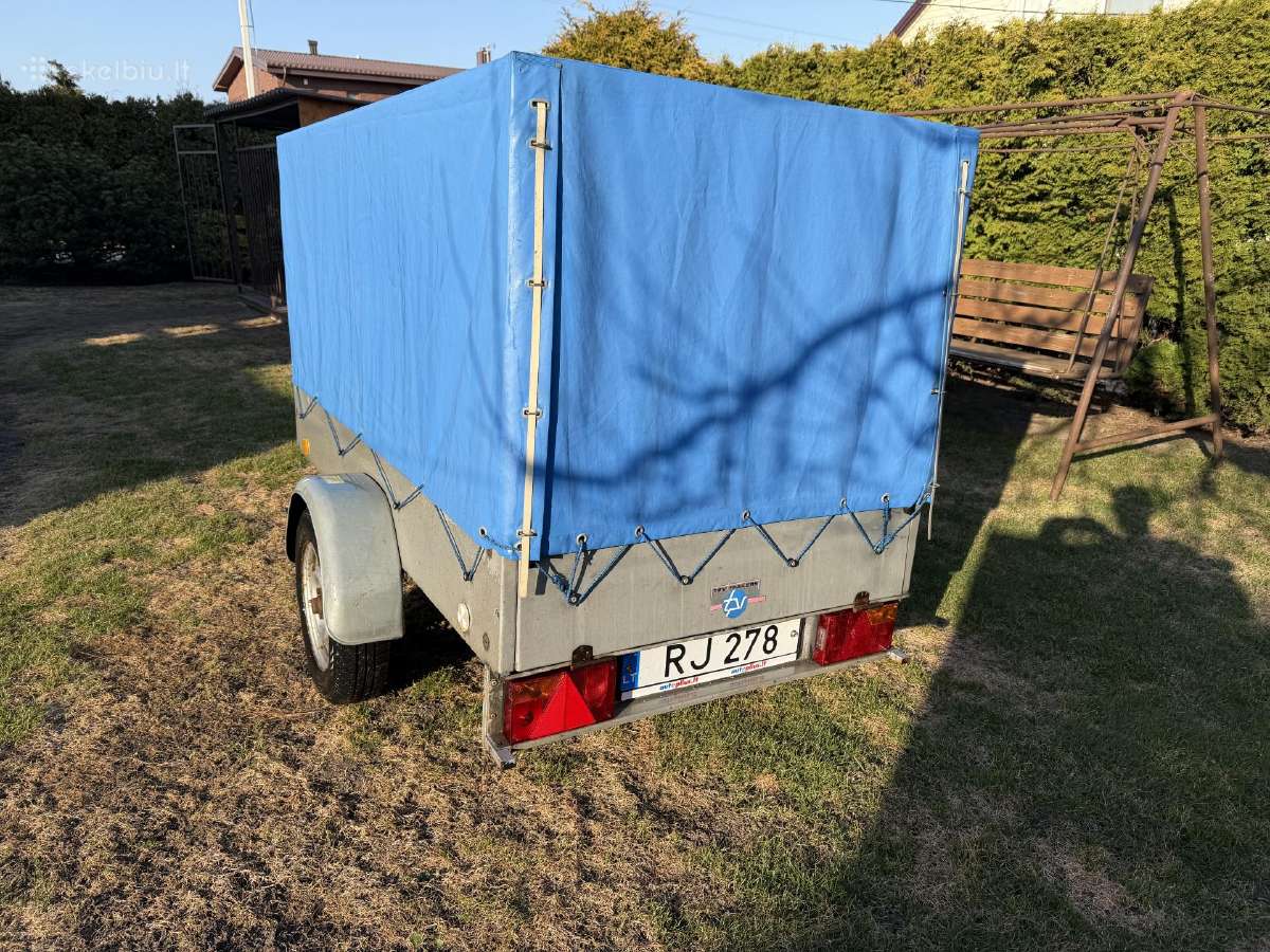 Lengvojo automobilio priekaba su tentu
