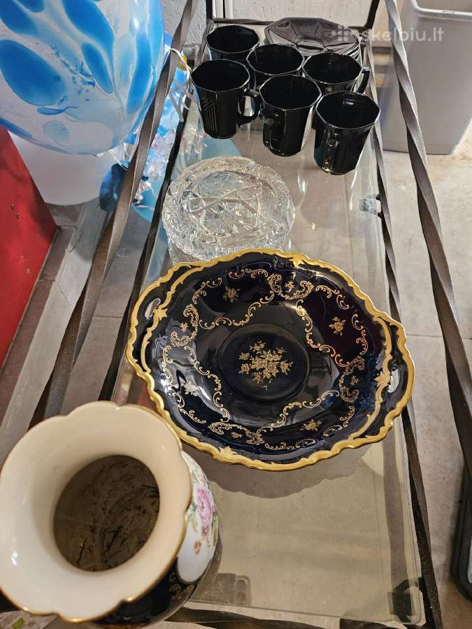 Vintažiniai puodeliai kavai lėkštutės, vazelė