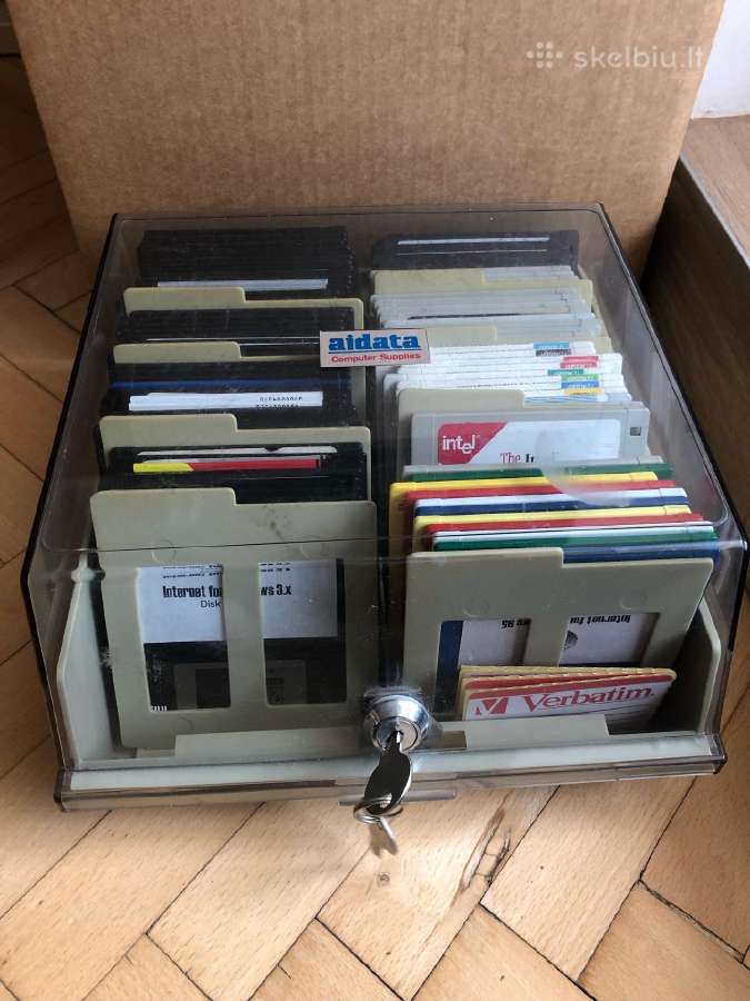 80 Įvairių Fdd Floppy diskų su dėžute