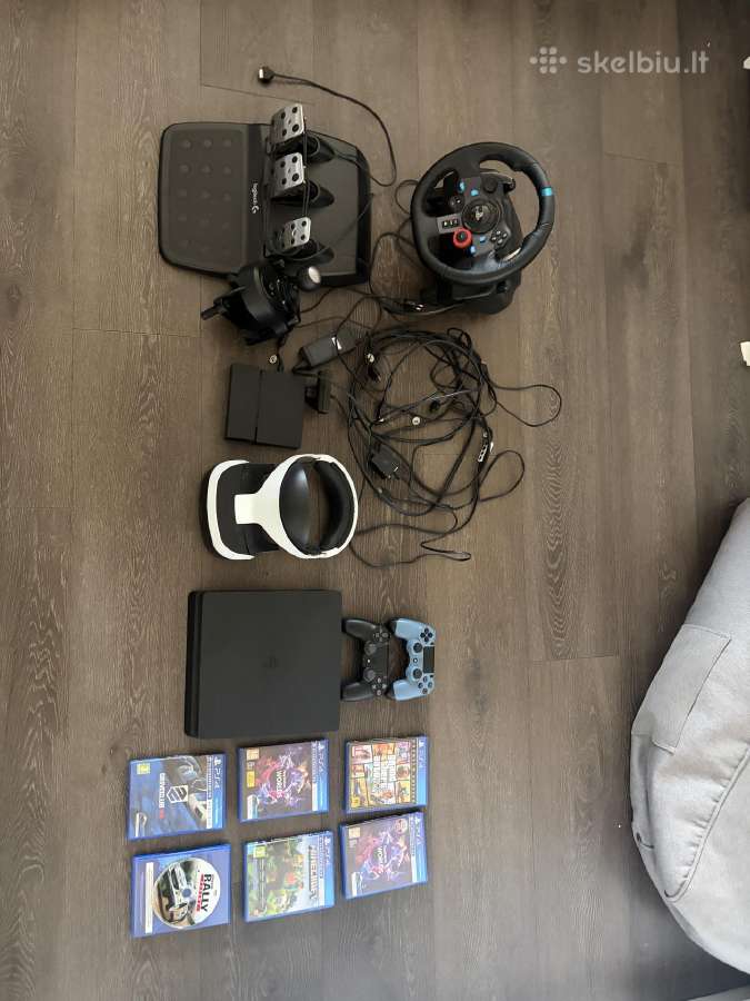 Playstation 4 ir jo komplektas