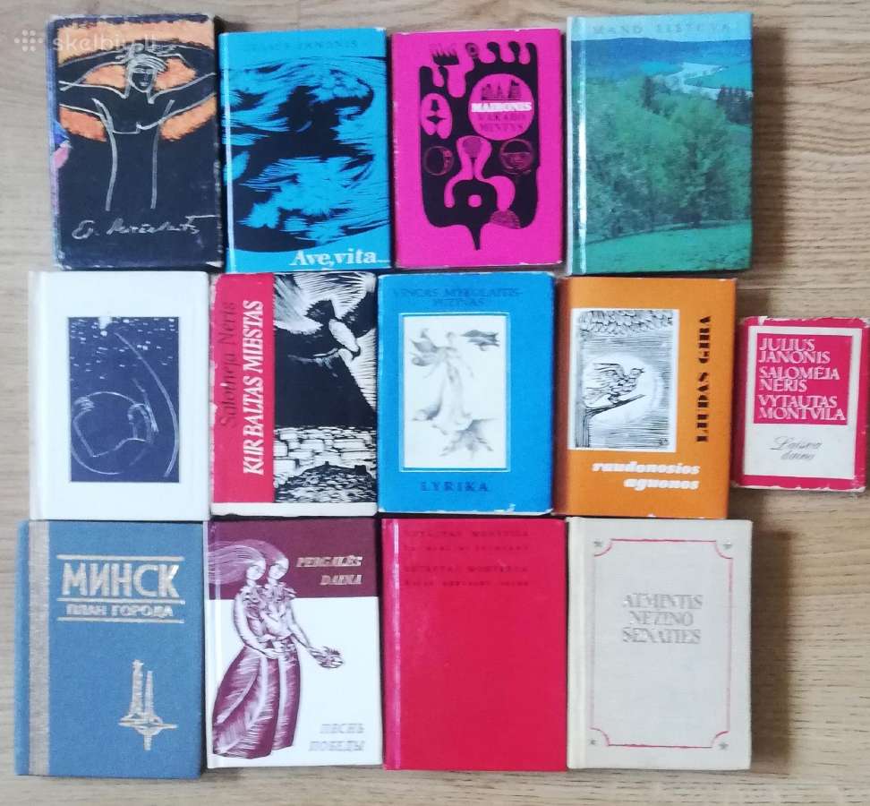 46 miniatiūrinės knygelės