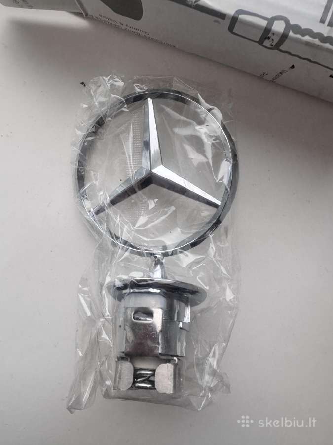 Parduodamas originalus Mercedes-benz ženkliukas