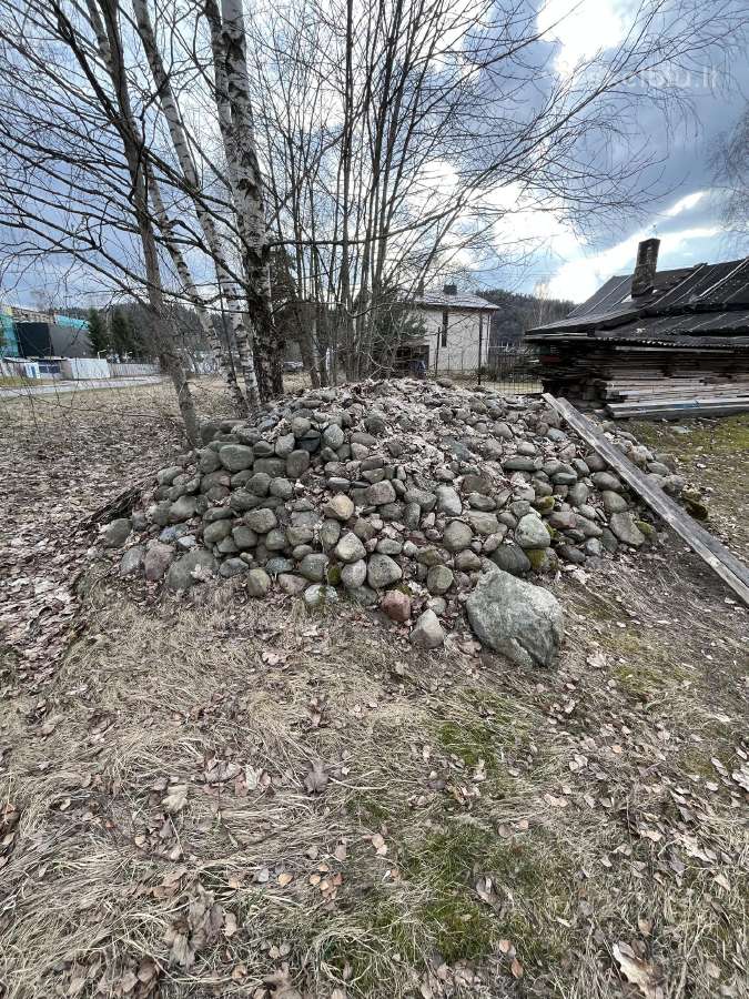 Parduodu lauko akmenys kaina sutartinė