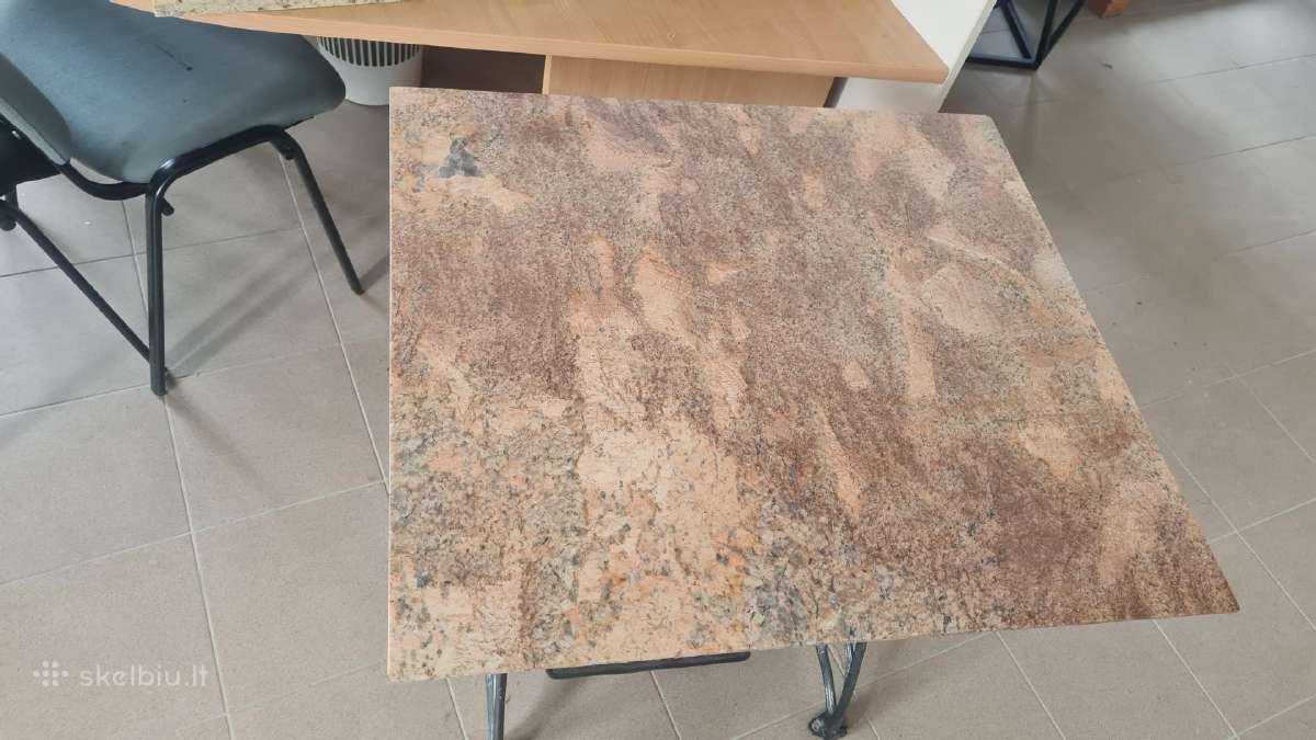 Granito stalas su siuvimo mašinos kojomis - nuotraukos Nr. 3