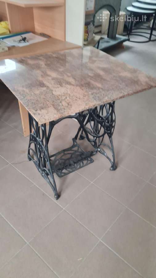 Granito Bordeaux stalas su Naumann kojom
