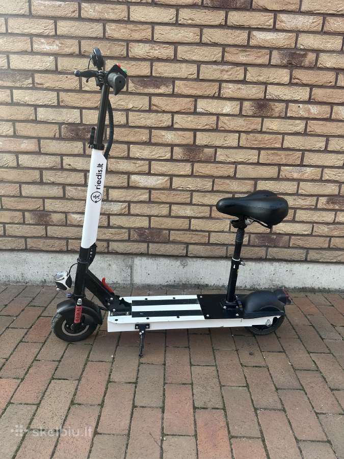 Elektrinis paspirtukas su sedyne