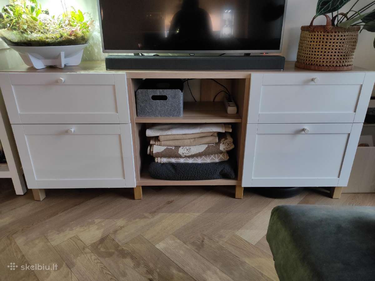TV spintelė, knygų lentyna ir spintelė prie lovos