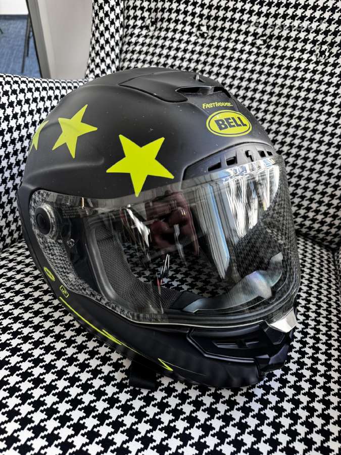 Bell Star Dlx Mips šalmas su fotochrominiu stiklu