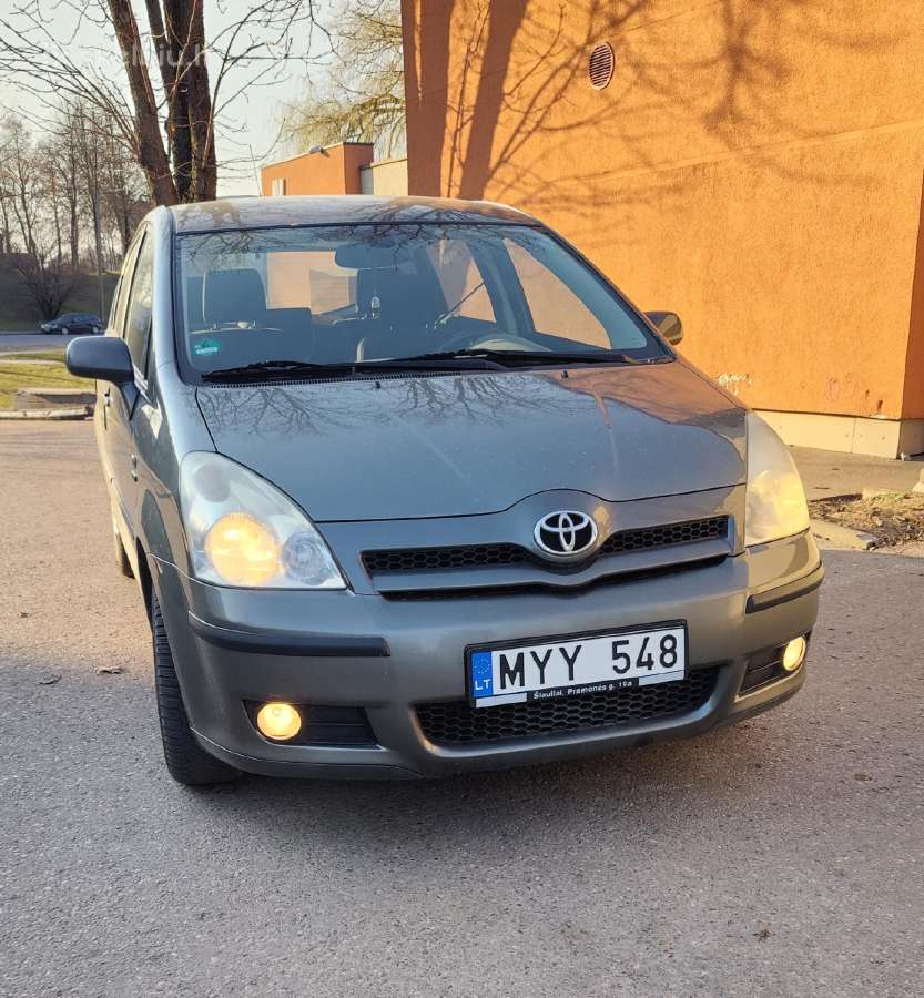 Toyota Corolla Verso 2004