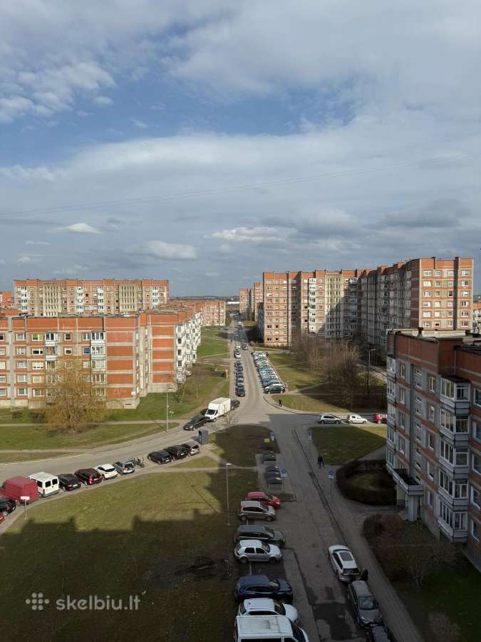Parduodamas 2 kambarių butas su didžiuoju holu
