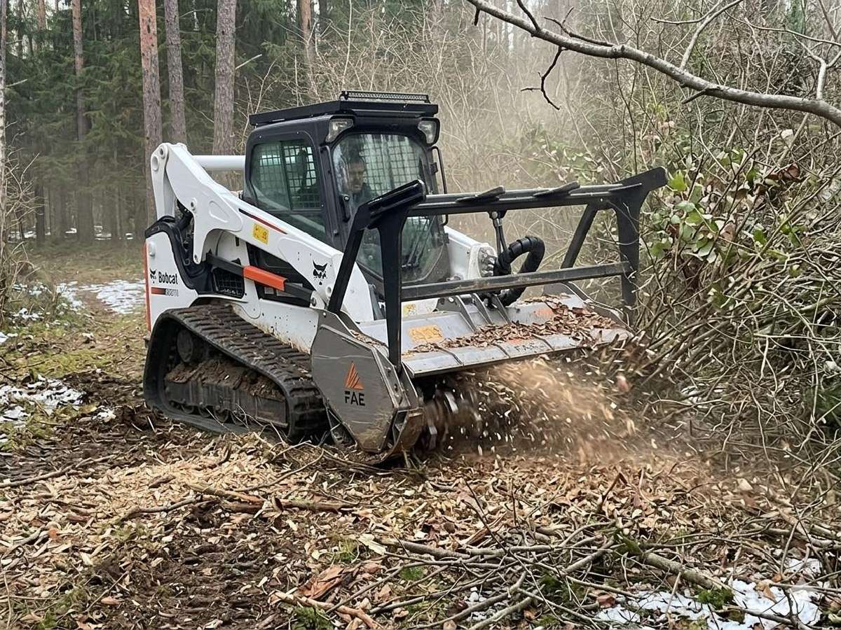 Bobcat T770paslaugos Misko freza zoles mulciavimas - nuotraukos Nr. 5