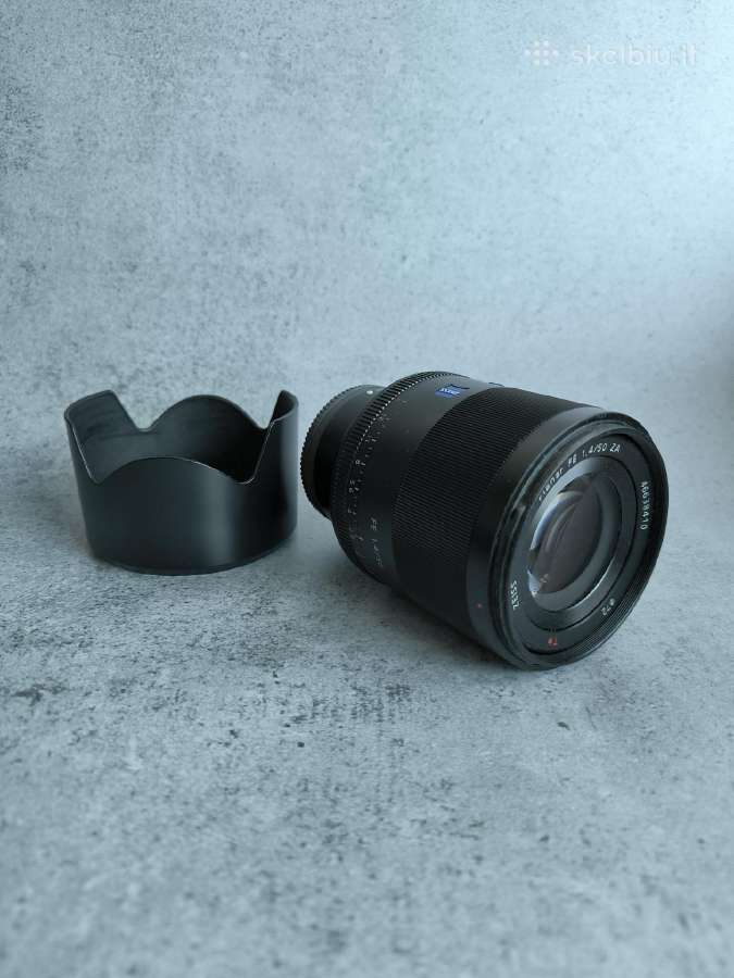 Sony Zeiss Planar 50mm f 1.4 za objektyvas