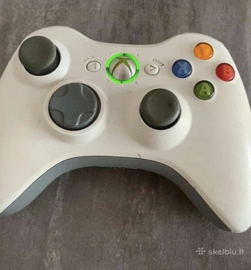 Xbox 360 pultelis su nauju baterijos dangteliu