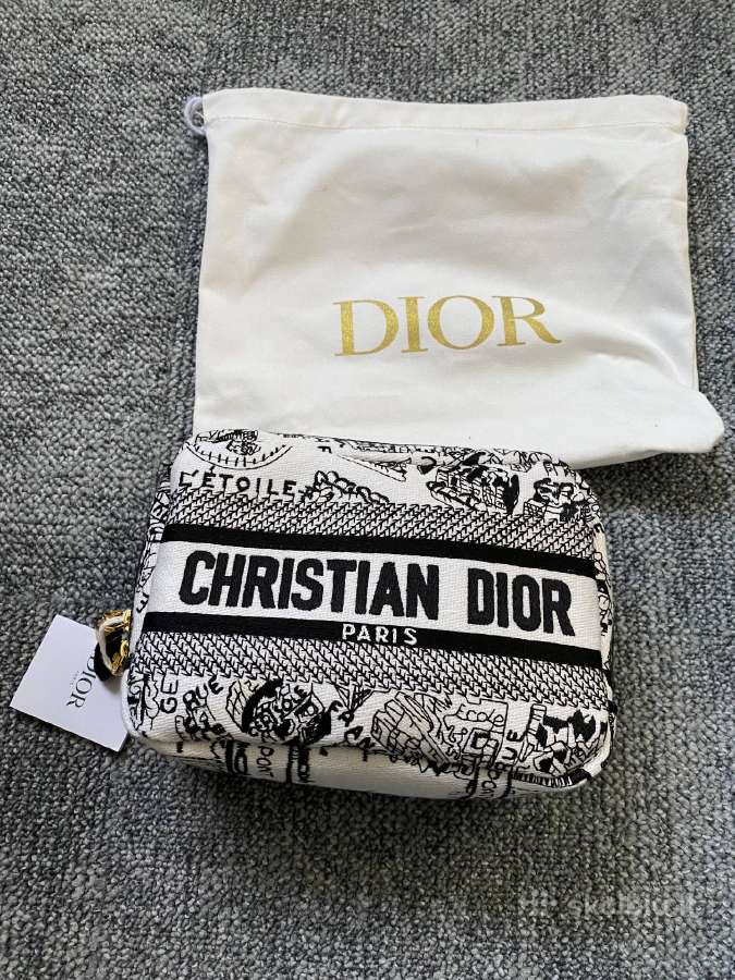 Nauja Dior kosmetinė