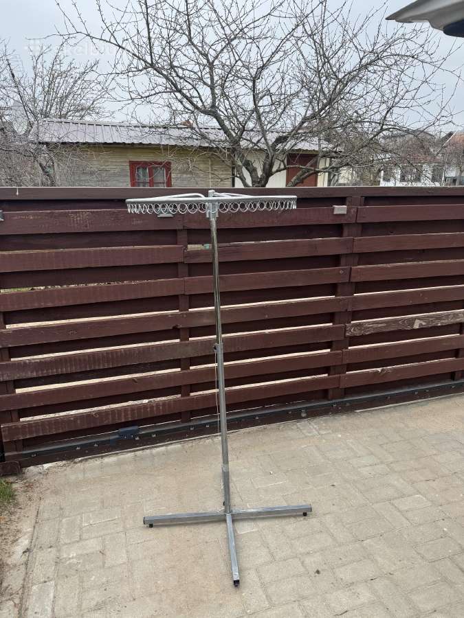 Parduodu prekybinę drabužių kabyklą
