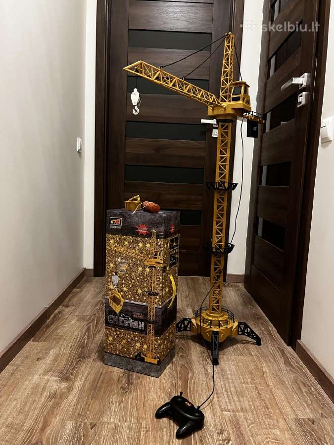 Parduodamas didelis ir įspūdingas bokštinis kranas