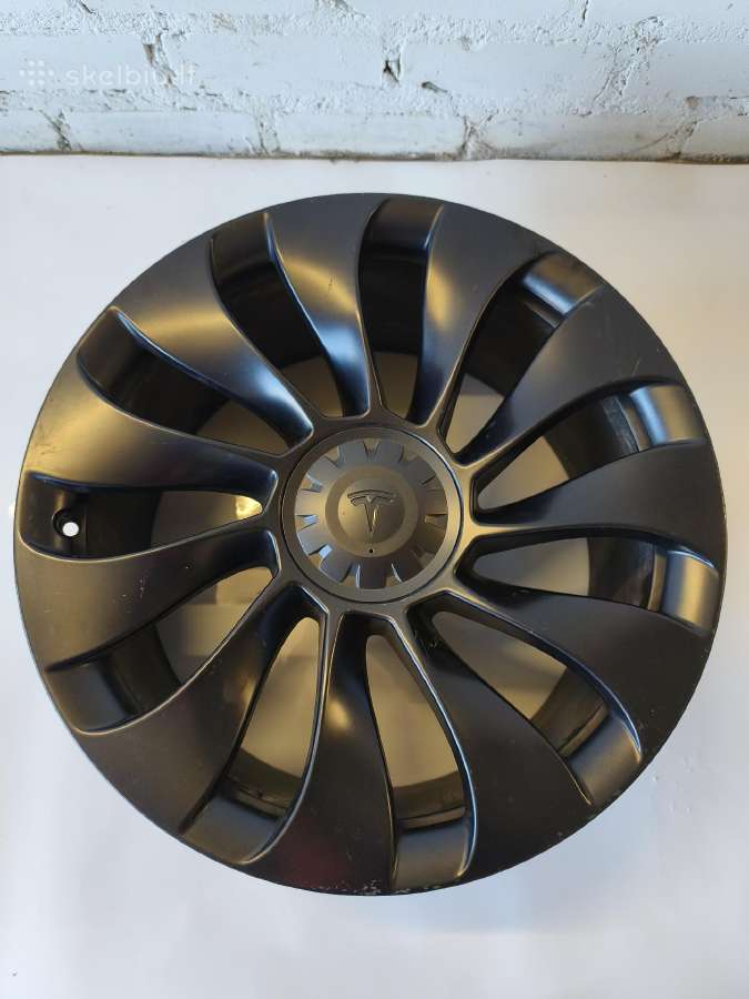 Tesla Y R21 ratlankis