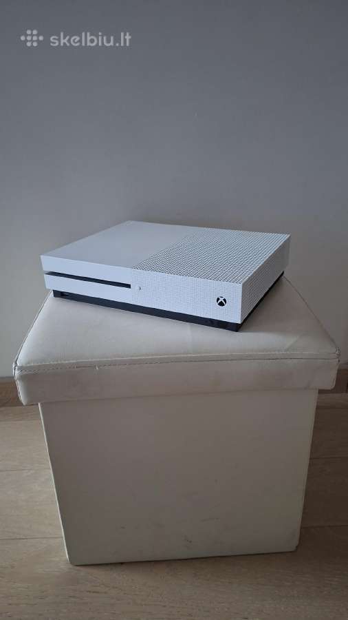 Xbox One S su žaidimais ir priedais