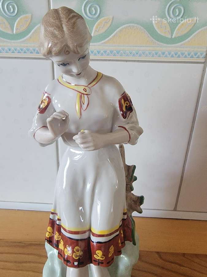 Vintažinė statulėlė " Mergina su ramune" - nuotraukos Nr. 2
